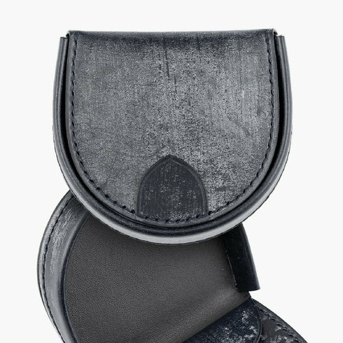 外装(ブライドル):Navy、裏地(国産羊革):Black、ロゴ刻印:箔押し【Silver】