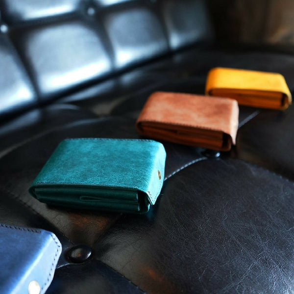 使うほどに色艶が深まり、それぞれの表情へと育っていくイタリアンレザー「MARGOT」。