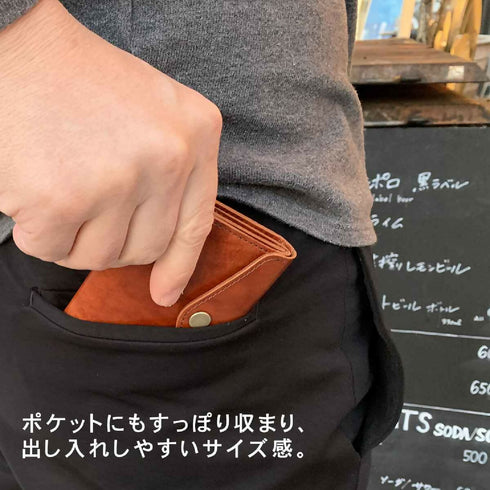 ポケットにもすっきり収まるコンパクトサイズ