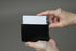背面のカードポケット。カードをスムーズに出し入れできる仕様