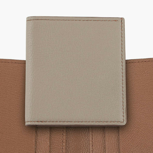外装(シェーブル):Beige、内装(シェーブル):Camel(Gold)、糸・コバ色:内装と同系色