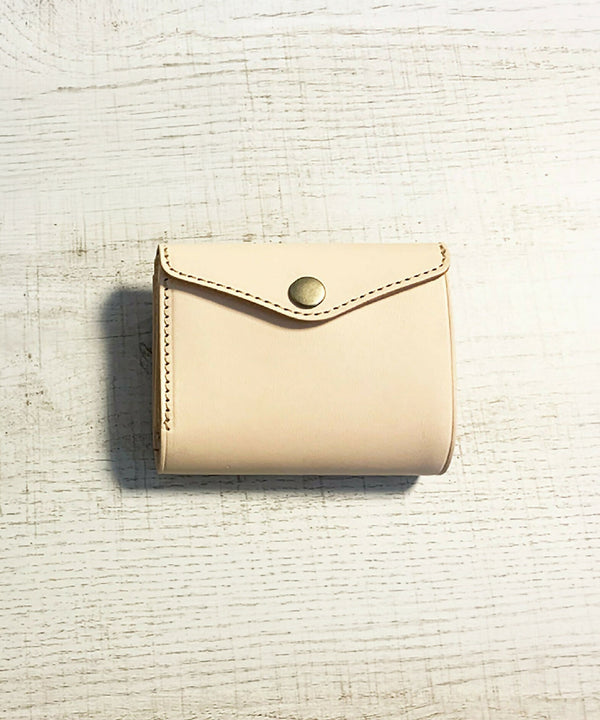 小さくても驚きの使い勝手と収納力!便利な見開きタテ持ち micro wallet / kinari(マイクロウォレット / キナリ)