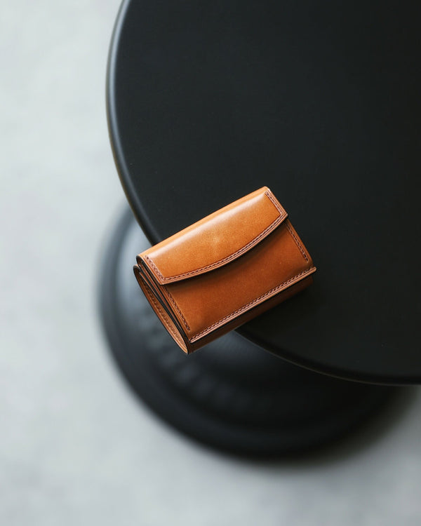 “Glow” / Compact Wallet / Aniline Cordovan × Elbamatt
