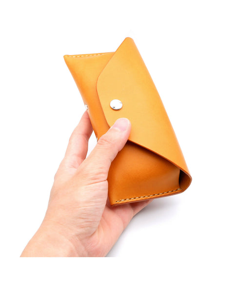 片手でも持ちやすい、シンプルで扱いやすいフォルム。