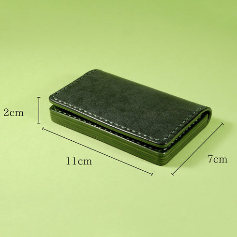 サイズは約11×7cm、厚さ約2cm。持ち歩きやすいコンパクトな設計です。
